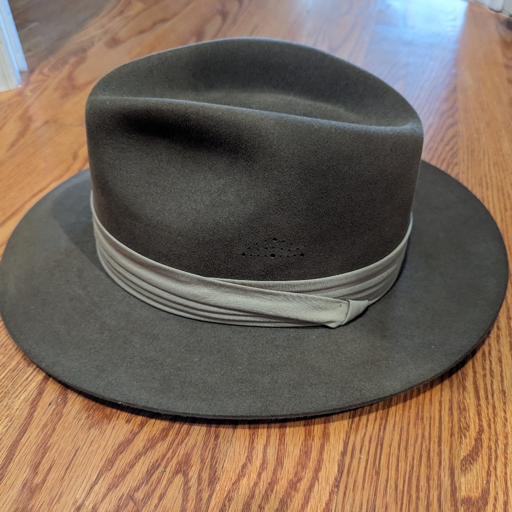 Vintage Authentic Banana Republic Safari hat. EUC
